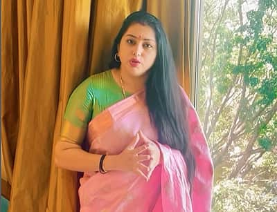மதுரை மீனாட்சியம்மன் கோயிலில் சாதி சான்றிதழ் கேட்டு கெடுபிடி: நடிகை நமிதா