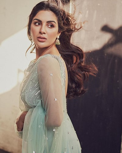 இருளும் ஒளியும்... சம்யுக்தா மேனன்