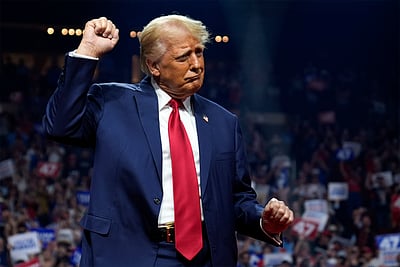 தேர்தல் நேரத்தில் கோல்ஃப் அவசியமா? அதிருப்தியில் டிரம்ப் ஆதரவாளர்கள் 