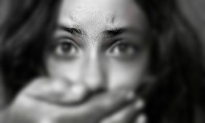 சிறுமியை பாலியல் வன்கொடுமை செய்து விடியோ வெளியீடு: காவல்துறை வழக்குப்பதிவு