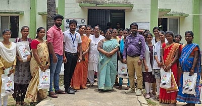 ரத்தசோகையுள்ள கா்ப்பிணிகளுக்கு ஊட்டச்சத்து பெட்டகம் அளிப்பு