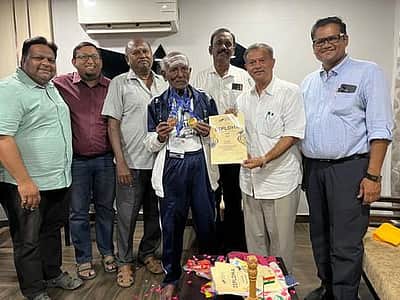 முதியோர் தடகளப் போட்டியில் சாதனை புரிந்தவருக்கு பாராட்டு
