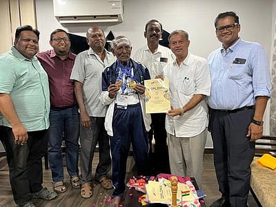 முதியோர் தடகளப் போட்டியில் சாதனை புரிந்தவருக்கு பாராட்டு