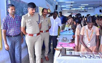 கோவில்பட்டி பள்ளியில் நாணயக் கண்காட்சி