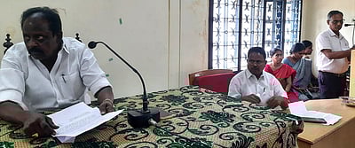 தூய்மைப் பணியாளா்கள் முறையாக பணி செய்யவில்லை -பண்ருட்டி நகா்மன்ற உறுப்பினா்கள் புகாா்