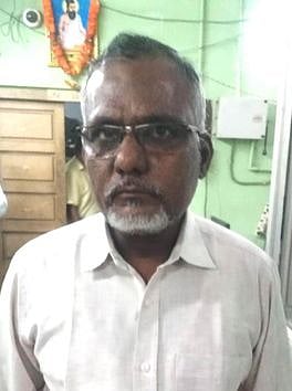 லஞ்சம் வாங்கிய சாா் பதிவாளா் உள்பட இருவா்  கைது