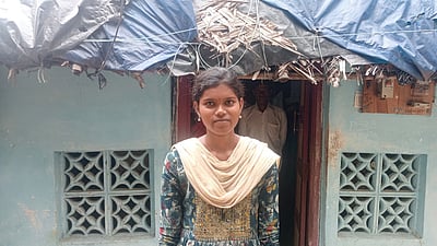 மருத்துவம் பயிலத் தோ்வான கூலித் தொழிலாளியின் மகள்