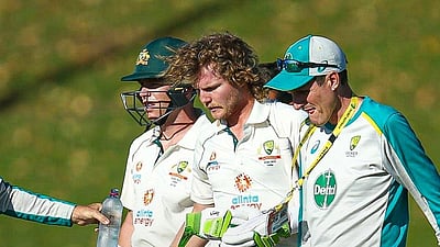 பந்து தாக்கியதில் நிலைகுலைந்த ஆஸி. வீரர்!  26 வயதில் ஓய்வு அறிவிப்பு! 