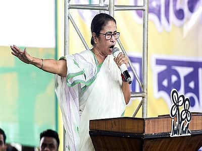 என்னுடன் தொலைக்காட்சி விவாதத்தில் பங்கேற்கத் தயாரா? - மோடிக்கு மமதா சவால்