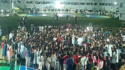 ஆந்திரத்தில் கல்லூரி கழிவறையில் ரகசிய கேமராக்கள்!பொறியியல் மாணவர் கைது! 