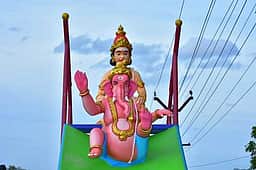 அனுமதிக்கப்பட்ட இடங்களில் மட்டுமே விநாயகா் சிலைகள் வைக்க வேண்டும்: கரூா் மாவட்ட ஆட்சியா் அறிவுறுத்தல்