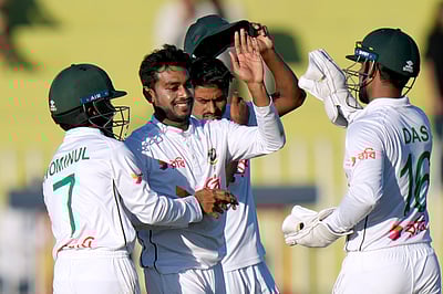 பாகிஸ்தான் 274 ரன்களுக்கு ஆட்டமிழப்பு!