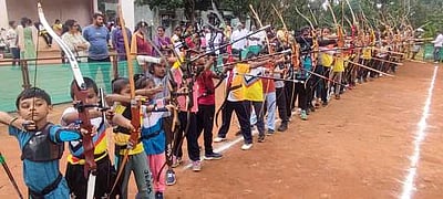 கொல்லிமலையில் வில்வித்தைப் போட்டி: 134 வீரா், வீராங்கனைகள் பங்கேற்பு