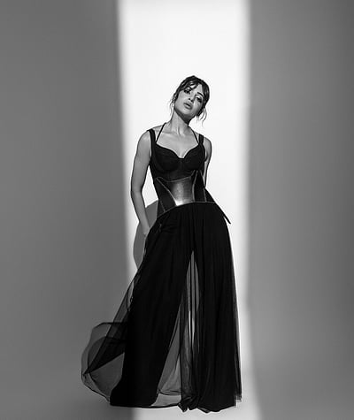 பிளாக், வொய்ட், பியூட்டி... சமந்தா!