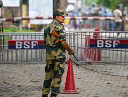 எல்லை வேலி அமைக்க 105 ஏக்கா் நிலம்: மத்திய அரசுக்கு ஒதுக்க மேற்கு வங்கம் முடிவு