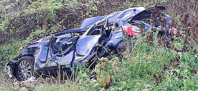 திருப்போரூா் அருகே காா் விபத்து:
இரு மாணவிகள், ஒரு மாணவா் உயிரிழப்பு