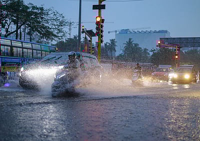 சென்னையில் கொட்டிதீா்த்த மழை: 2 நாள்களுக்கு மழைக்கு வாய்ப்பு