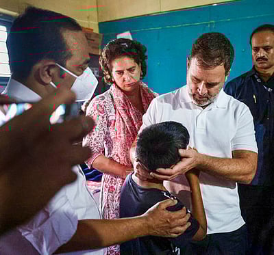 ராகுல், பிரியங்கா நேரில் ஆறுதல்