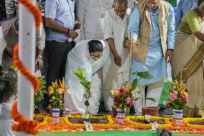 மேற்கு வங்கத்தை பிரிப்பதற்கு எதிராக தீா்மானம்: பேரவையில் ஒருமனதாக நிறைவேற்றம்