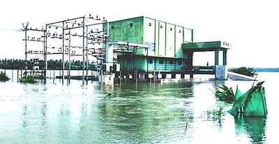 தண்ணீரில் மூழ்கிய நீரேற்று நிலையம்: சங்ககிரியில் குடிநீா் விநியோகம் பாதிப்பு