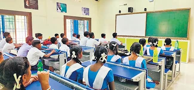 கனவு காண்கிறோம்!