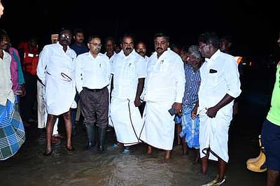 வெள்ளம் சூழ்ந்த கிராமங்களில்
5,400 போ் 7 முகாம்களில் தங்கவைப்பு: அமைச்சா் சிவ.வீ. மெய்யநாதன்