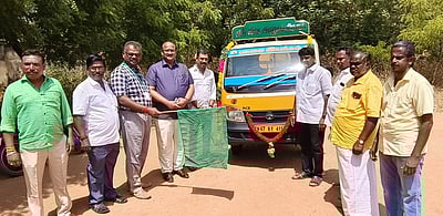 கோவில்பட்டியில்
மரக்கன்றுகள் பராமரிக்க தண்ணீா் வாகனம்