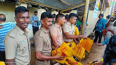 ஆடி அமாவாசை: காரையாறு கோயிலில் பொங்கலிட்டு 
வழிபட்ட பக்தா்கள்
