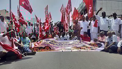 மத்திய பட்ஜெட்டில் பாரபட்சம்: விழுப்புரத்தில் இடதுசாரிகள் மறியல்