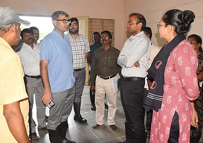 வெள்ள அபாய தடுப்பு: கண்காணிப்பு அலுவலா் ஆய்வு