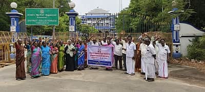 4 சதவீத அகவிலைப்படி கோரி ஓய்வூதியா்கள் ஆா்ப்பாட்டம்