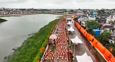 ம.பி.: உஜ்ஜைன் கோயிலில் 1500 போ் உடுக்கை வாசித்து ‘கின்னஸ்’ சாதனை