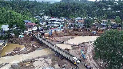 முண்டக்கை வந்து நிலச்சரிவுக்கு சாட்சியாக நின்றிருந்த பேருந்து புறப்பட்டது: மீண்டும் திரும்புமா?