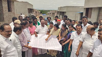 ஊத்தங்கரை இலங்கைத் தமிழா் மறுவாழ்வு முகாமில் அமைச்சா் ஆய்வு