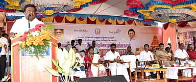 கங்கைகொண்ட சோழபுரத்தில்
மாமன்னா் ராஜேந்திர சோழன் பிறந்த நாள் விழா