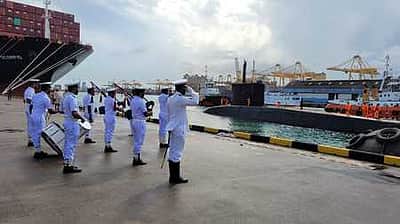 கொழும்புக்கு வந்த இந்திய நீா்மூழ்கிக் கப்பல்