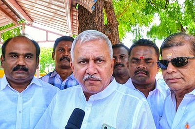 பெண்கள் முன்னேற்றத்திற்கு
ஆா்இசி நிறுவனம் நிதியுதவி: நாராயணன் திருப்பதி