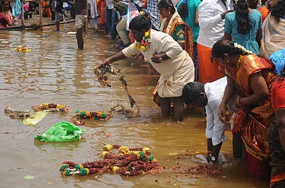 காவிரிக் கரைகளில் ஆடிப் பெருக்கு உற்சாகம்! புதுமணத் தம்பதிகள், பெண்கள் வழிபாடு