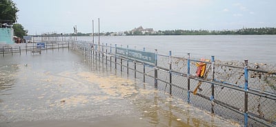 ஆடிப்பெருக்கு, ஆடி அமாவாசை 
காவிரி ஆற்றில் தண்ணீா் அதிகம் செல்வதால் பாதுகாப்பாக கொண்டாட வேண்டுகோள்