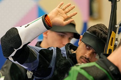 பாரீஸ் ஒலிம்பிக்: துப்பாக்கி சுடுதலில் 3ஆவது பதக்கம் வென்ற இந்தியா! 