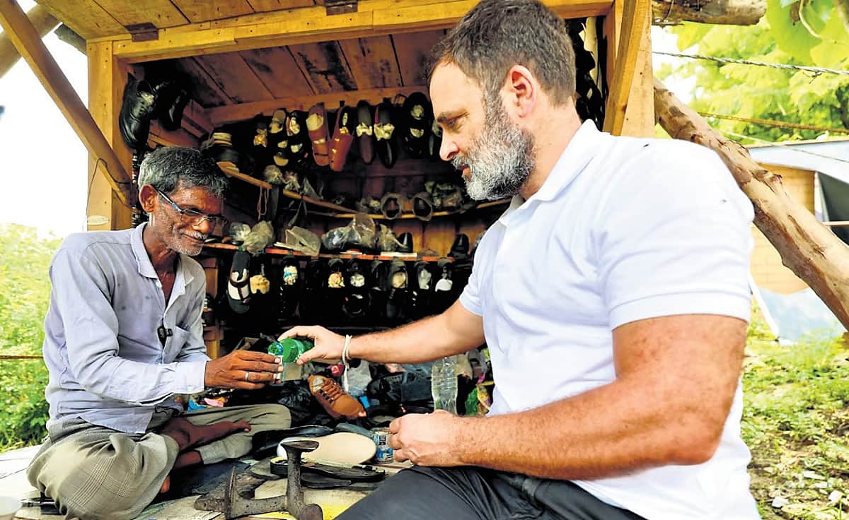 கோடி ரூபாய் கொடுத்தாலும் கொடுக்க மாட்டேன்! ராகுல் தைத்த காலணி பற்றி தொழிலாளி!
