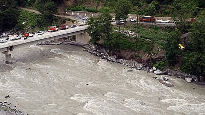 ஹிமாசலை புரட்டிப்போட்ட பருவமழை: 137 பேர் பலி, 311 சாலைகள் துண்டிப்பு!