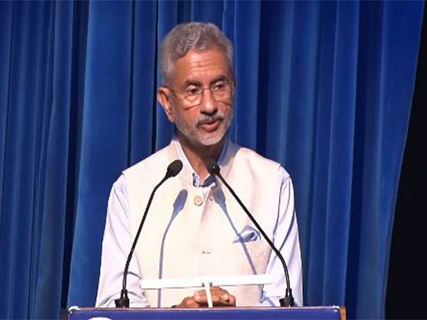 மத்திய அமைச்சா் ஜெய்சங்கருடன்
மீனவா் சங்கப் பிரதிநிதிகள் சந்திப்பு