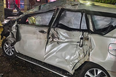 மொபெட் மீது காா் மோதல்: தொழிலாளி உயிரிழப்பு