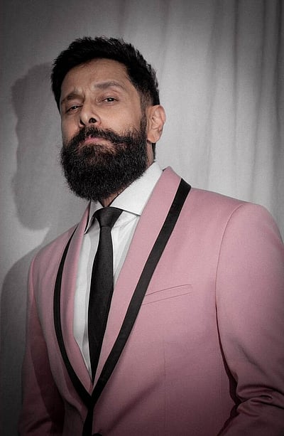 பிங்க் இஸ் பியூட்டிஃபுல்...  விக்ரம்!