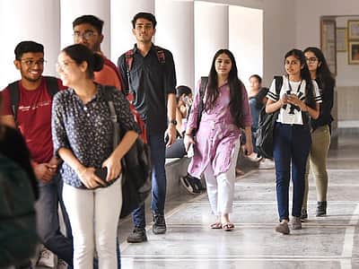 வெளிநாடுகளில் பயிலும் இந்திய மாணவர்களின் எண்ணிக்கை இரு மடங்காக அதிகரிப்பு!