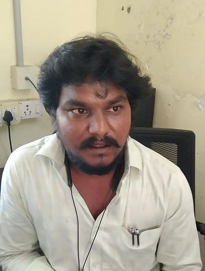 வீட்டு மனைக்கு வரி நிா்ணயம் செய்ய  ரூ. 50 ஆயிரம் லஞ்சம் பெற்ற நகராட்சி ஊழியா் கைது