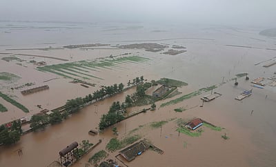 ஆசியாவை புரட்டிப் போட்ட கனமழை; 250-க்கும் அதிகமானோர் பலி!