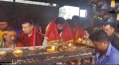 காமாக்யா கோயிலில் ஹரியாணா முதல்வர் வழிபாடு!