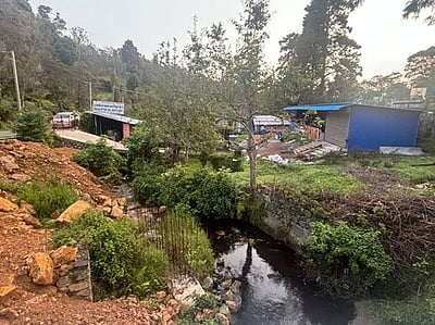 நீரோடைகளை ஆக்கிரமித்து கட்டடங்கள்: கொடைக்கானலில் நிலச்சரிவு அபாயம்